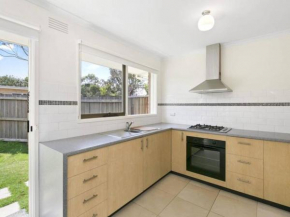 Beach Breeze Bungalow - in the heart of Torquay